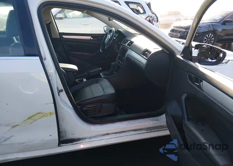 2012 Volkswagen Passat 2.5L Se z USA, uszkodzony, nr VIN 1VWBH7A3XCC049077